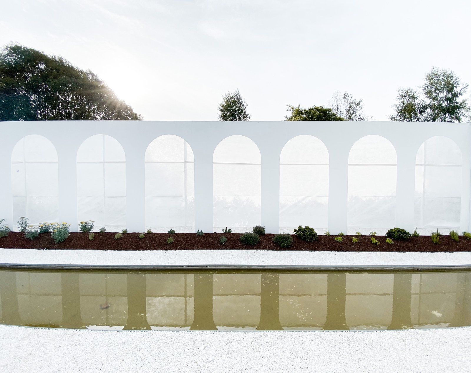 El Jardín Árabe, arquería y lámina de agua